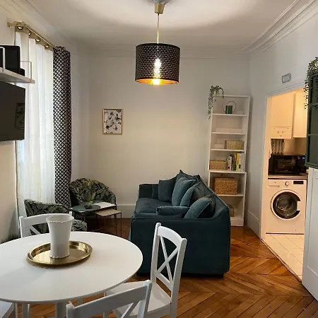 The Avenue Ternes Apartment *