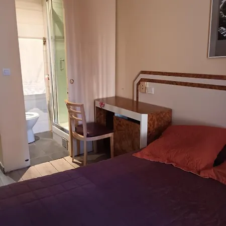 Отель Azur Montmartre