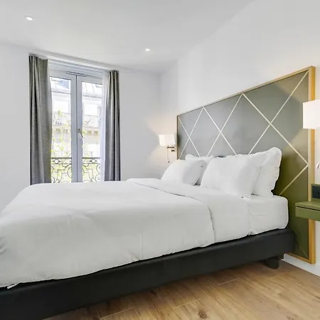 Hotel B Square 3*