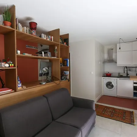 Peaceful Studio With Private Terrace In Montmartre Apartment *