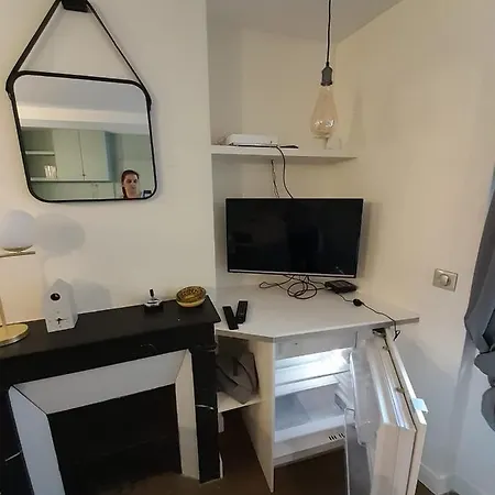 Studio Equipe Metro Abbesses A Montmartre Apartment