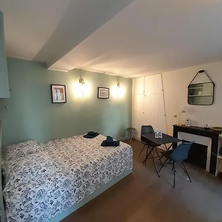 Studio Equipe Metro Abbesses A Montmartre