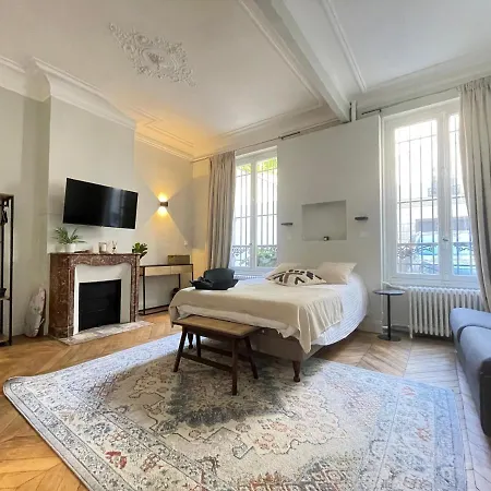 Cozy Studio Champs Elysee Arc De Triomphe 2 Apartment