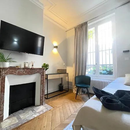 Apartment Cozy Studio Champs Elysee Arc De Triomphe 2 Paris