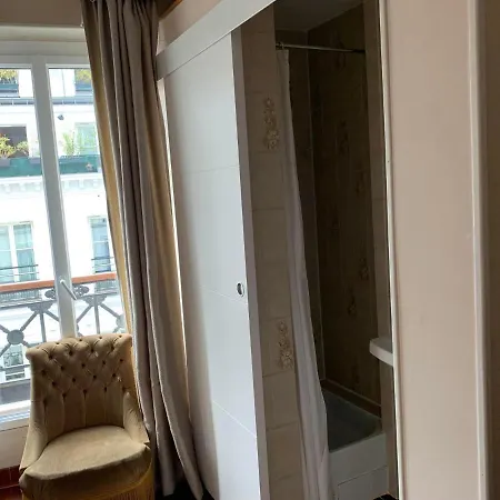 Vivienne Hotel