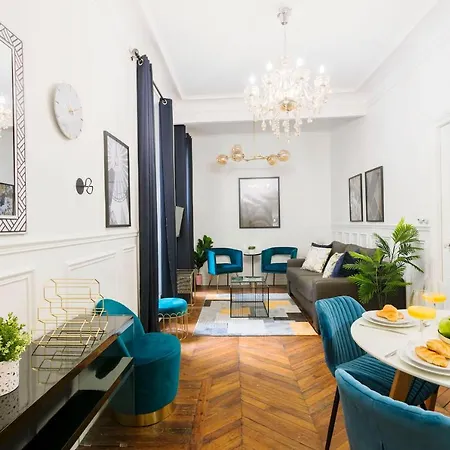 Le Marais Stylish Apartment