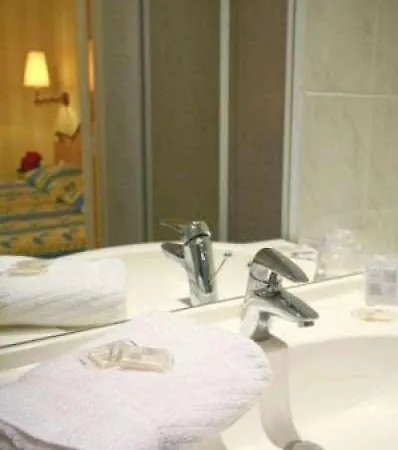 Delambre Hotel 3*
