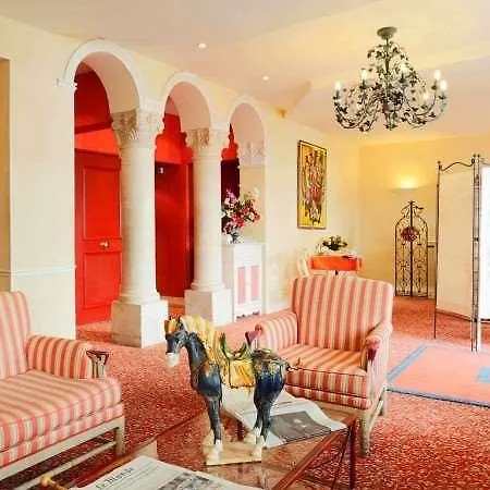 Delambre Hotel 3*