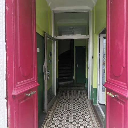 Azur Montmartre Париж