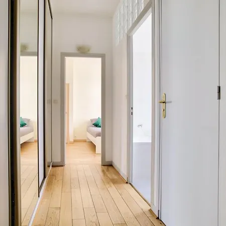 2 Bedrooms Tour Eiffel Rapp Paris