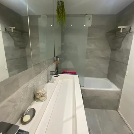 3 Bedrooms In Heart Of With A Unique View Of Free Wifi * Paris