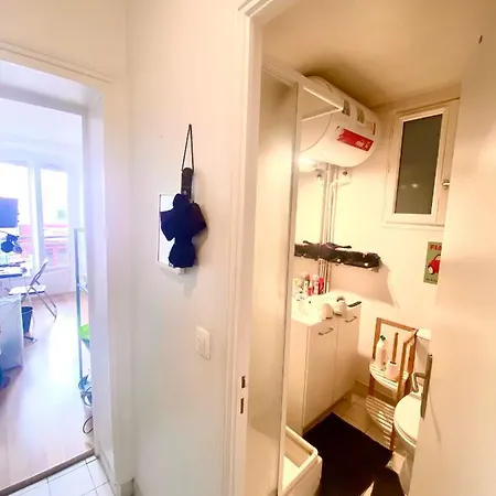 Paris 11 / Calme Et Tres Lumineux. The Cosy Flat.