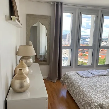 3 Bedrooms In Heart Of With A Unique View Of Free Wifi *