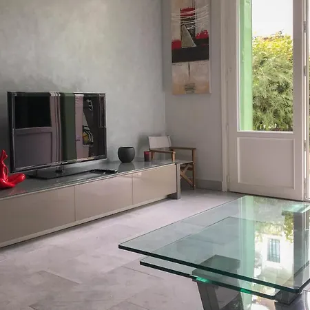 Charming Townhouse With Garden In The Of Holiday home *
