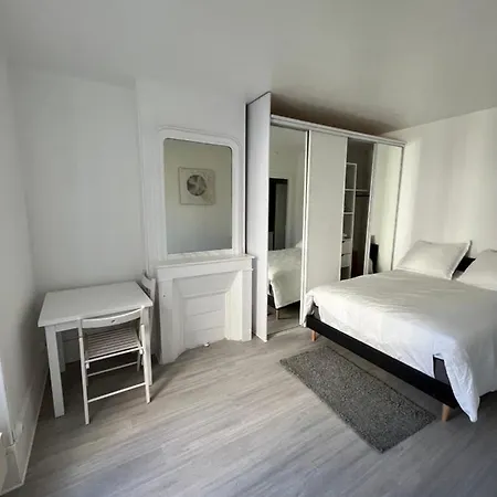 Du Commerce De Apartment Paris