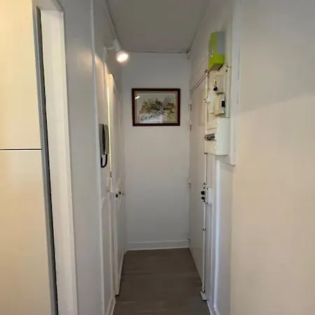 Du Commerce De Apartment Paris