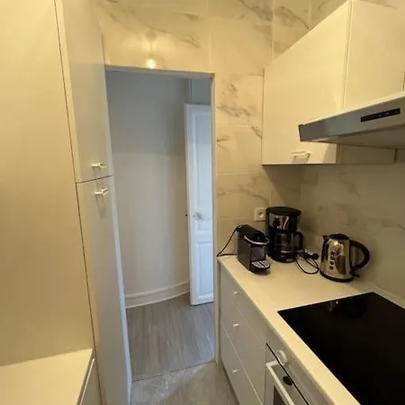 Du Commerce De Apartment Paris