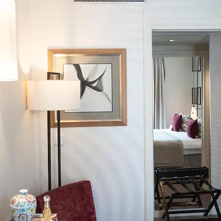 Hotel Balmoral Champs Elysees Paris