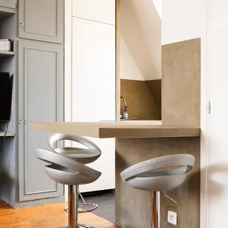 Beautiful With A View Of Eiffel Tower In Center Appartement *