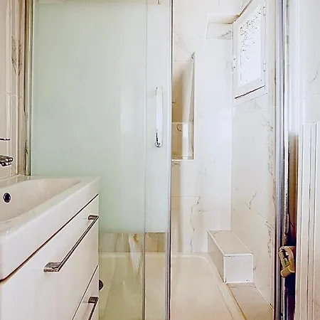 Beautiful With A View Of Eiffel Tower In Center Appartement *