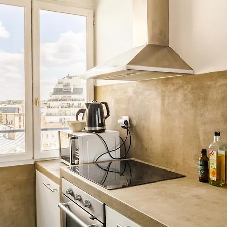 Beautiful With A View Of Eiffel Tower In Center Appartement Parijs