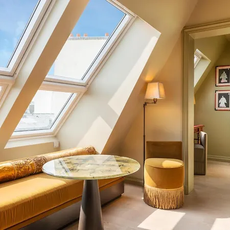 Hotel De Montesquieu 5*