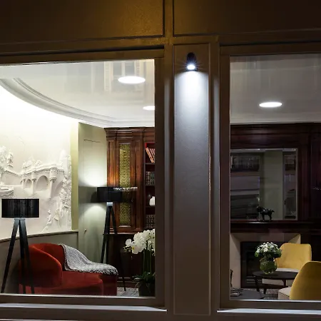 Ducs De Bourgogne Hotel 4*