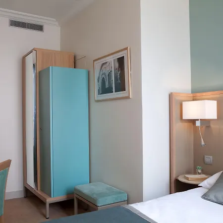 Hotel Leonardo Boutique Opera 4*