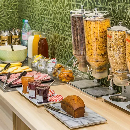 Hotel Ibis Styles Gare De L'est Tgv 3*