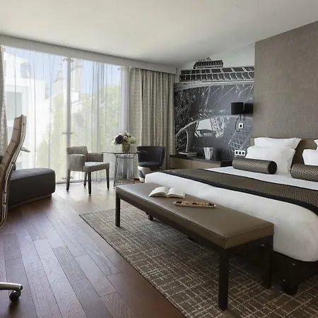 La Clef Tour Eiffel By The Crest Collection Hotel Parijs