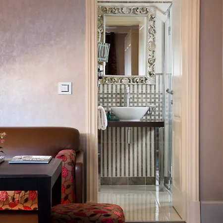 Hotel Ares Eiffel 4*