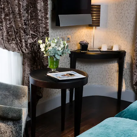 Ares Eiffel Hotel