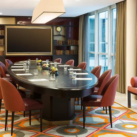 La Clef Tour Eiffel By The Crest Collection Hotel