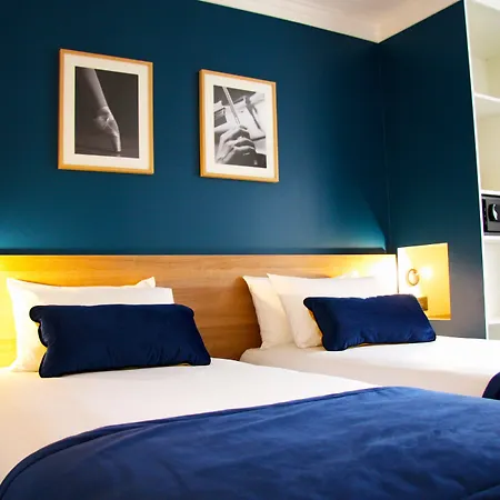 17 Batignolles Hotel