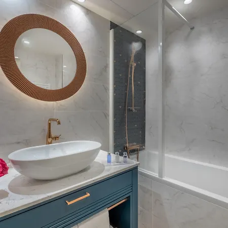 Le Tourville By Inwood 4*