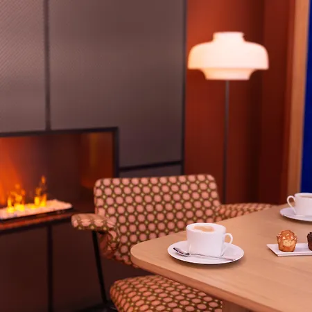 Yllen Eiffel Hotel