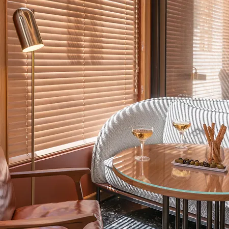 Yllen Eiffel Hotel Paris