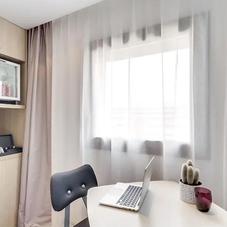 Hotel Mercure Gare De Lyon Tgv 4*
