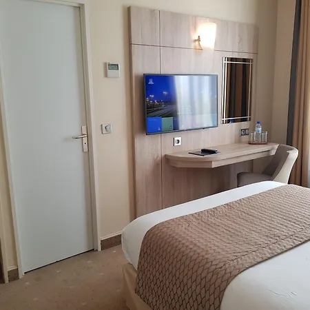 Hotel Champerret Elysees 3*