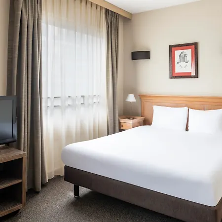 Adagio La Défense Esplanade Apartahotel 4*