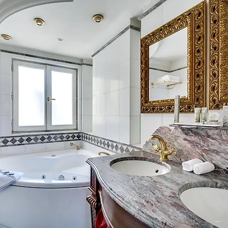 La Royale Hotel