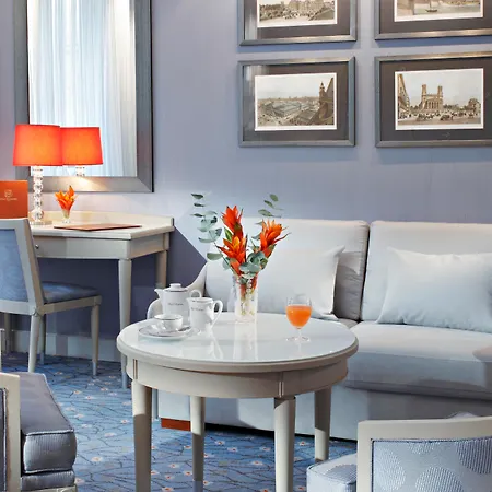 Hotel Rochester Champs Elysees Paris