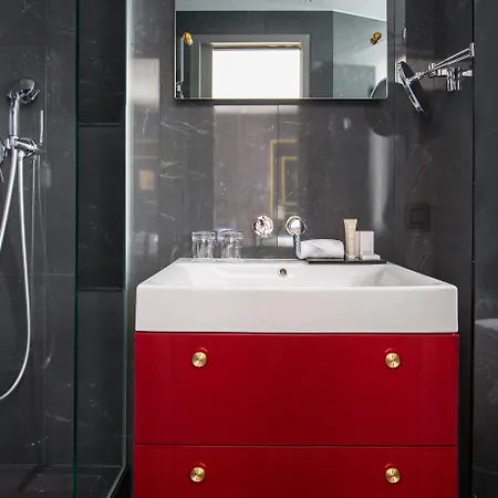 Snob Hotel