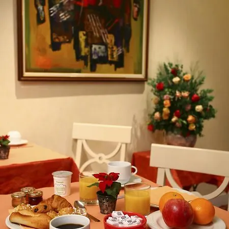 Hotel Delambre 3*