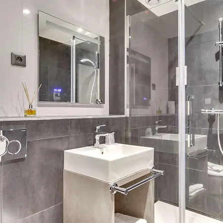 Hotel Kyriad 12 - Nation 3*