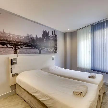 Kyriad 12 Nation Hotel 3*
