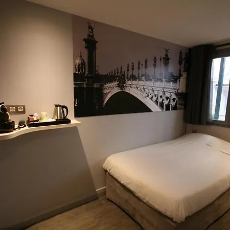 Kyriad 12 Nation 3* Paris