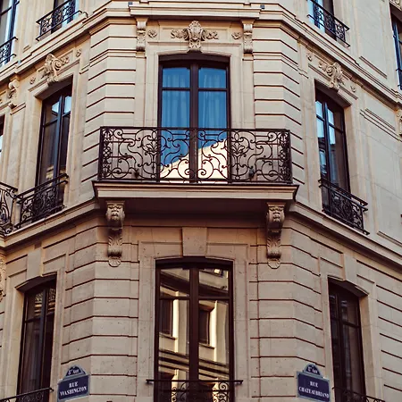 Monsieur George-champs Elysees Parijs