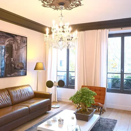 Tour Eiffel Apartment *
