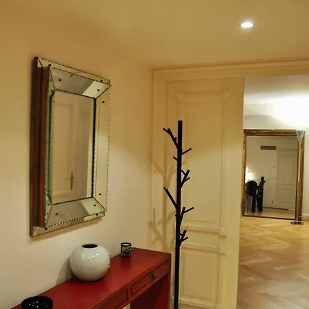 Au Champs Elysees Apartment Paris